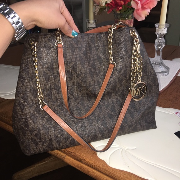 jet set chain large shoulder tote